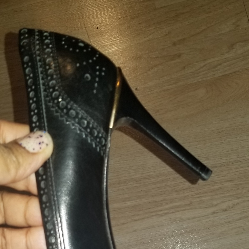 Shoes - Picture 7 of 8